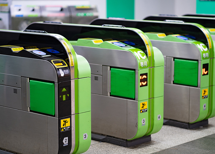 JR鶴見駅西口から徒歩1分以内の好アクセス